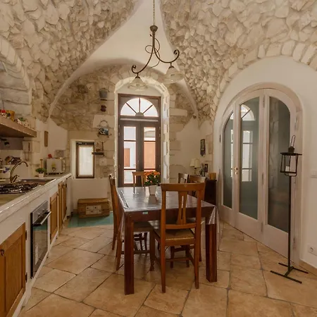 Casa Bianca Nello Junno בית נופש מאטינאטה